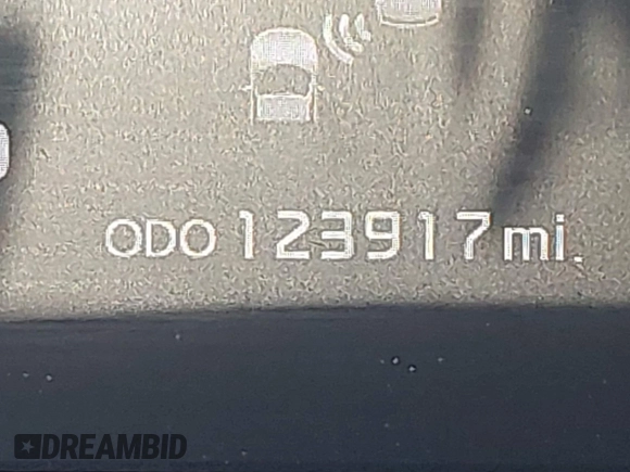 2014 Kia Sorento SX z VIN 5XYKWDA75EG461948, wystawiony jako IAAI lot #42180084 z przebiegiem 123 917 mil mil oraz . Historia ofert i sprzedaży dostępna na DreamBid. Obrazek 16.