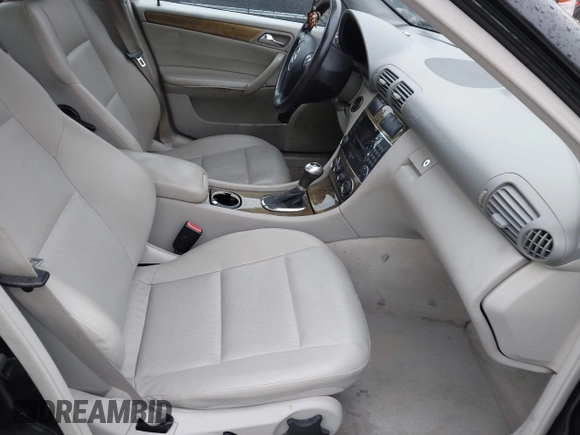 2007 Mercedes-Benz C 230 Sport z VIN WDBRF52H07A921305, wystawiony jako IAAI lot #41957653 z przebiegiem 114 523 mil mil oraz . Historia ofert i sprzedaży dostępna na DreamBid. Obrazek 5.