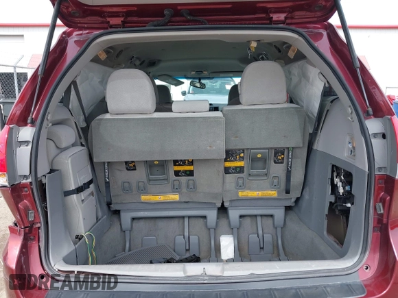 2014 Toyota Sienna LE AAS with VIN 5TDKK3DC4ES462090, listed as a IAAI auction lot 41942354 with 215,814 mi miles. Bid and sale history available at carsss.com. Image 16.