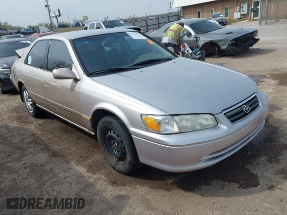 2001 Toyota Camry CE with VIN 4T1BG22K51U110482, listed as a IAAI auction lot 41937181 with 204,334 mi miles. Bid and sale history available at carsss.com. Image 1.