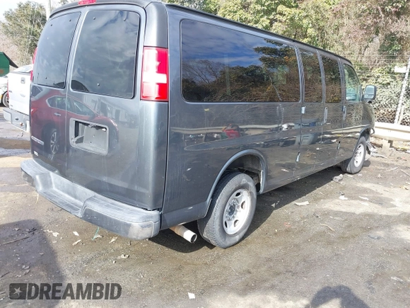 2014 Chevrolet Express Passenger LT z VIN 1GAZG1FG4E1177819, wystawiony jako IAAI lot #41422904 z przebiegiem 97 357 mil mil oraz . Historia ofert i sprzedaży dostępna na DreamBid. Obrazek 4.