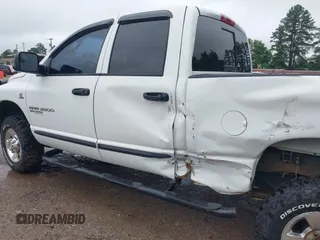 2006 Dodge 2500 SLT z VIN 3D7KS28C36G230672, wystawiony jako IAAI lot #42396365 z przebiegiem 190 519 mil mil oraz . Historia ofert i sprzedaży dostępna na DreamBid. Obrazek 18.
