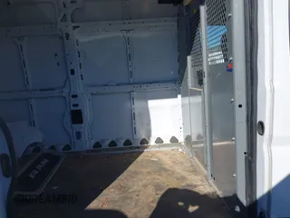 2021 Ram ProMaster Cargo z VIN 3C6LRVDG2ME567631, wystawiony jako IAAI lot #38779881 z przebiegiem 53 693 mil mil oraz . Historia ofert i sprzedaży dostępna na DreamBid. Obrazek 8.