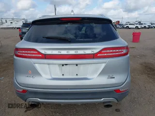 2015 Lincoln MKC z VIN 5LMCJ1A91FUJ13477, wystawiony jako IAAI lot #42042457 z przebiegiem 134 046 mil mil oraz . Historia ofert i sprzedaży dostępna na DreamBid. Obrazek 17.