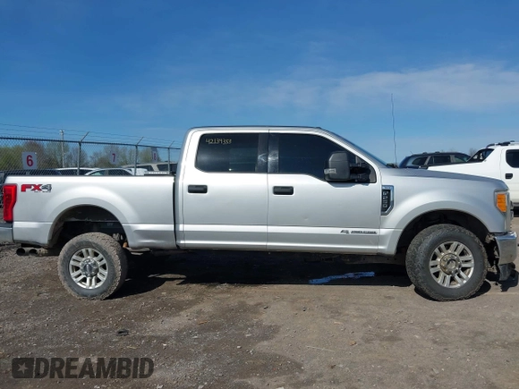 2017 Ford F-250 Lariat z VIN 1FT7W2BT4HED52447, wystawiony jako IAAI lot #42134353 z przebiegiem 208 788 mil mil oraz . Historia ofert i sprzedaży dostępna na DreamBid. Obrazek 13.