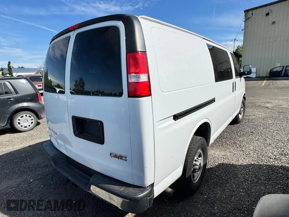 2017 GMC Savana Cargo z VIN 1GTZ7GFGXH1345543, wystawiony jako Copart lot #57692035 z przebiegiem 143 752 mil mil oraz Szkody całkowita. Historia ofert i sprzedaży dostępna na DreamBid. Obrazek 4.