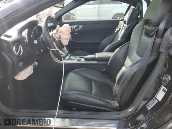 2018 Mercedes-Benz SLC 300 z VIN WDDPK3JA4JF155592, wystawiony jako Copart lot #80042324 z przebiegiem 89 312 mil mil oraz Szkoda całkowita • Salvage title. Historia ofert i sprzedaży dostępna na DreamBid. Obrazek 7.