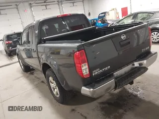 2013 Nissan Frontier SV z VIN 1N6AD0EV3DN762841, wystawiony jako IAAI lot #42296408 z przebiegiem 135 191 mil mil oraz . Historia ofert i sprzedaży dostępna na DreamBid. Obrazek 3.