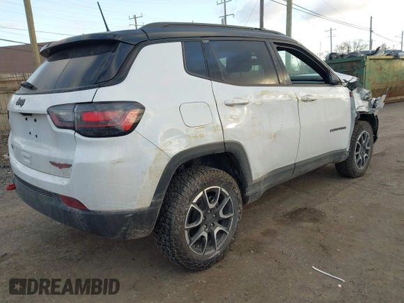2024 Jeep Compass Trailhawk с VIN 3C4NJDDN7RT131393, выставлен на аукционе IAAI как лот 41217550 с пробегом 8 215 миль миль и . История ставок и продаж доступна на DreamBid. Изображение 4.