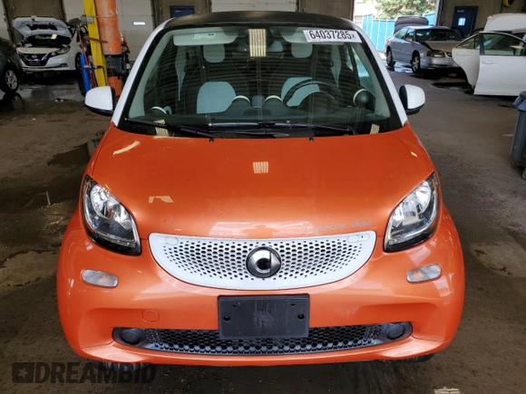 2018 Smart fortwo Pure with VIN WMEFJ9BA6JK270276, listed as a Copart auction lot 64037285 with 47,377 mi miles and Clean title. Bid and sale history available at DreamBid. Image 5.