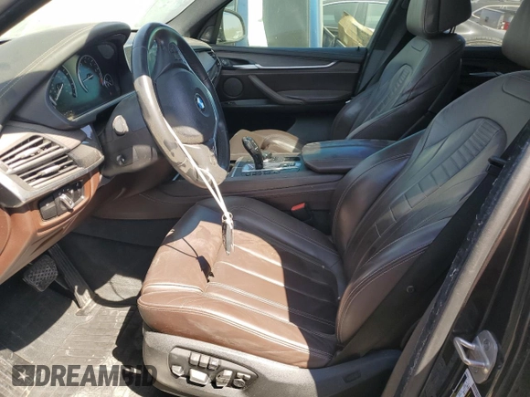 2017 BMW X5 xDrive50i z VIN 5UXKR6C39H0U13732, wystawiony jako Copart lot #49181165 z przebiegiem 129 644 mil mil oraz Szkoda całkowita • Salvage title. Historia ofert i sprzedaży dostępna na DreamBid. Obrazek 7.