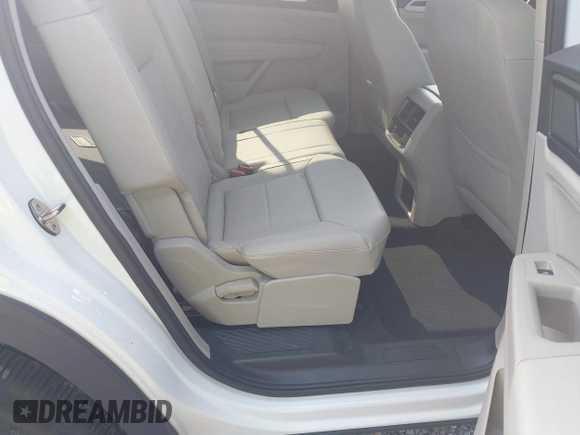2023 Volkswagen Atlas SE z VIN 1V2WR2CA6PC547040, wystawiony jako IAAI lot #42400535 z przebiegiem 25 300 mil mil oraz . Historia ofert i sprzedaży dostępna na DreamBid. Obrazek 8.