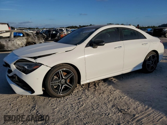 2025 Mercedes-Benz CLA 250 z VIN W1K5J4GB1SN506451, wystawiony jako Copart lot #42351085 z przebiegiem 4 240 mil mil oraz Szkoda całkowita • Salvage title. Historia ofert i sprzedaży dostępna na DreamBid. Obrazek 1.