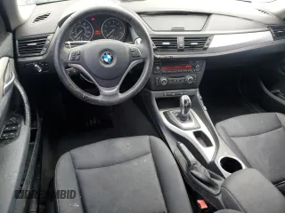 2014 BMW X1 sDrive28i z VIN WBAVM1C58EVW54632, wystawiony jako Copart lot #59796185 z przebiegiem 183 305 mil mil oraz Tytuł czysty. Historia ofert i sprzedaży dostępna na DreamBid. Obrazek 8.