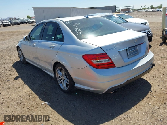 2014 Mercedes-Benz C 250 Sport с VIN WDDGF4HB1EA933861, выставлен на аукционе IAAI как лот 42518063 с пробегом 193 736 миль миль и . История ставок и продаж доступна на DreamBid. Изображение 3.