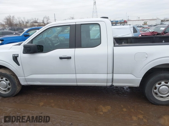 2021 Ford F-150 XL с VIN 1FTEX1C51MFC37002, выставлен на аукционе IAAI как лот 41263754 с пробегом Не указан миль и . История ставок и продаж доступна на DreamBid. Изображение 14.