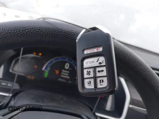 2018 Honda Clarity z VIN JHMZC5F13JC006627, wystawiony jako IAAI lot #41335364 z przebiegiem 58 662 mil mil oraz . Historia ofert i sprzedaży dostępna na DreamBid. Obrazek 11.