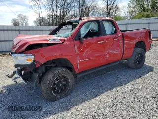 2019 Ram 1500 Big Horn z VIN 1C6SRFBTXKN758904, wystawiony jako Copart lot #49527625 z przebiegiem Nie podano mil oraz Czysty tytuł • Clean title. Historia ofert i sprzedaży dostępna na DreamBid. Obrazek 1.