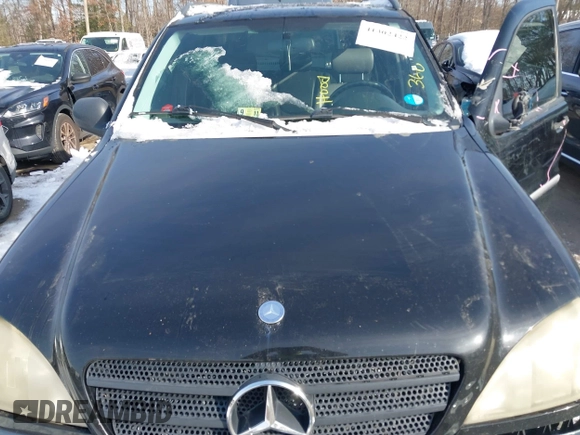 1998 Mercedes-Benz M-Class with VIN 4JGAB54E5WA041689, listed as a IAAI auction lot 41302422 with 207,103 mi miles. Bid and sale history available at carsss.com. Image 10.