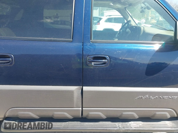2004 Chevrolet Avalanche Z71 with VIN 3GNEK12T84G225711, listed as a IAAI auction lot 42051081 with 204,049 mi miles. Bid and sale history available at carsss.com. Image 13.