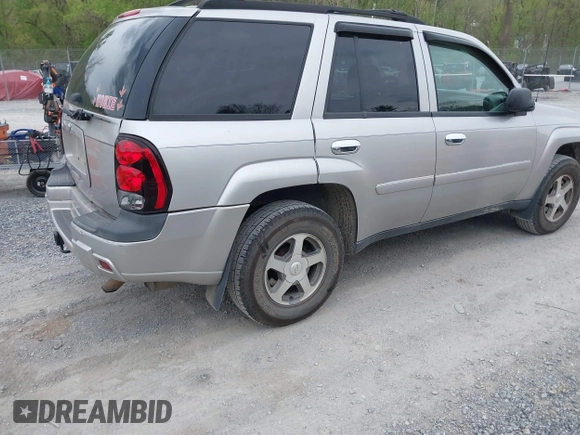 2006 Chevrolet TrailBlazer LS with VIN 1GNDT13S562193116, listed as a IAAI auction lot 42072182 with 200,251 mi miles and . Bid and sale history available at DreamBid. Image 4.