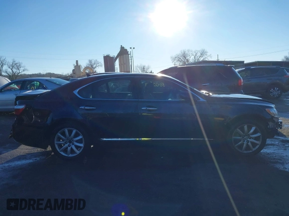 2007 Lexus LS 460 z VIN JTHBL46F475008259, wystawiony jako IAAI lot #38420663 z przebiegiem 198 992 mil mil oraz . Historia ofert i sprzedaży dostępna na DreamBid. Obrazek 13.