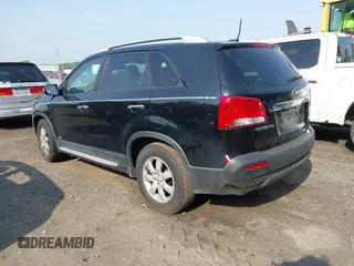 2012 Kia Sorento LX z VIN 5XYKTCA63CG304104, wystawiony jako IAAI lot #42275546 z przebiegiem 230 766 mil mil oraz . Historia ofert i sprzedaży dostępna na DreamBid. Obrazek 3.