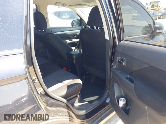 2018 Mitsubishi Outlander SE z VIN JA4AD3A32JZ067046, wystawiony jako IAAI lot #42098647 z przebiegiem 66 028 mil mil oraz . Historia ofert i sprzedaży dostępna na DreamBid. Obrazek 8.