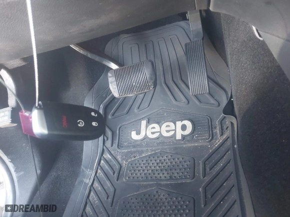 2014 Jeep Grand Cherokee Laredo with VIN 1C4RJEAG0EC120206, listed as a IAAI auction lot 41875054 with 180,153 mi miles. Bid and sale history available at carsss.com. Image 11.