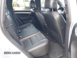 2010 Porsche Cayenne z VIN WP1AA2APXALA04791, wystawiony jako IAAI lot #42209029 z przebiegiem 148 202 mil mil oraz . Historia ofert i sprzedaży dostępna na DreamBid. Obrazek 8.