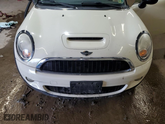 2009 MINI Hardtop S with VIN WMWMF73509TW83066, listed as a Copart auction lot 58603205 with 113,242 mi miles and Salvage title. Bid and sale history available at DreamBid. Image 12.