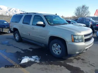 2010 Chevrolet Suburban LT with VIN 1GNUKJE35AR260614, listed as a IAAI auction lot 41835589 with 225,255 mi miles. Bid and sale history available at carsss.com. Image 1.