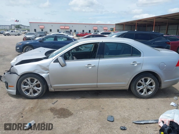 2012 Ford Fusion SE z VIN 3FAHP0HA8CR117122, wystawiony jako IAAI lot #42215141 z przebiegiem 158 703 mil mil oraz . Historia ofert i sprzedaży dostępna na DreamBid. Obrazek 14.
