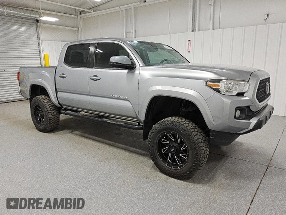 2020 Toyota Tacoma SR5 z VIN 5TFAZ5CN9LX089772, wystawiony jako Copart lot #60783225 z przebiegiem 59 592 mil mil oraz Czysty tytuł • Clean title. Historia ofert i sprzedaży dostępna na DreamBid. Obrazek 4.