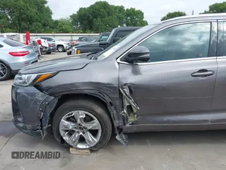2018 Toyota Highlander Limited with VIN 5TDYZRFH5JS276425, listed as a IAAI auction lot 42070369 with 129,215 mi miles and . Bid and sale history available at DreamBid. Image 6.
