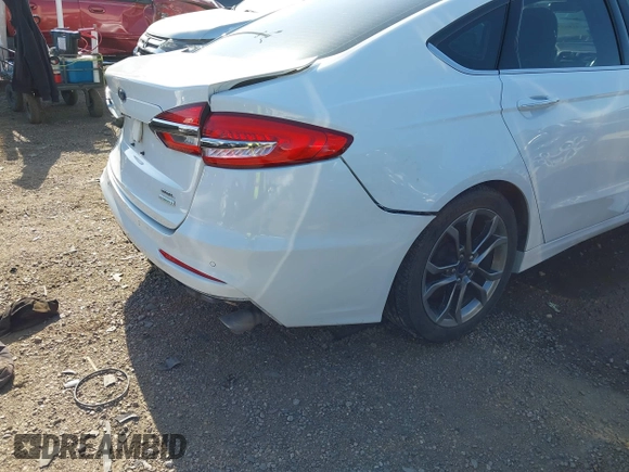 2020 Ford Fusion SEL с VIN 3FA6P0CD7LR131781, выставлен на аукционе IAAI как лот 41855346 с пробегом 95 621 миль миль и . История ставок и продаж доступна на DreamBid. Изображение 18.