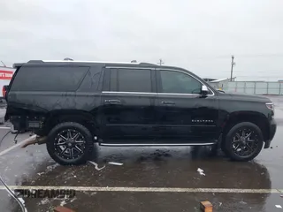 2017 Chevrolet Suburban Premier z VIN 1GNSKJKC4HR162261, wystawiony jako IAAI lot #41593672 z przebiegiem 100 136 mil mil oraz . Historia ofert i sprzedaży dostępna na DreamBid. Obrazek 14.