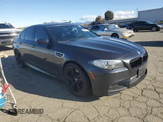 2014 BMW M5 z VIN WBSFV9C55ED593760, wystawiony jako Copart lot #49070765 z przebiegiem 128 365 mil mil oraz Tytuł czysty. Historia ofert i sprzedaży dostępna na DreamBid. Obrazek 4.