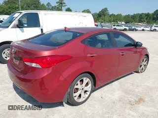 2013 Hyundai Elantra GLS z VIN 5NPDH4AE2DH264759, wystawiony jako IAAI lot #42259613 z przebiegiem 162 881 mil mil oraz . Historia ofert i sprzedaży dostępna na DreamBid. Obrazek 4.