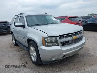 2011 Chevrolet Tahoe LT z VIN 1GNSCBE05BR190310, wystawiony jako IAAI lot #42243623 z przebiegiem 249 453 mil mil oraz . Historia ofert i sprzedaży dostępna na DreamBid. Obrazek 1.