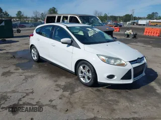 2014 Ford Focus SE z VIN 1FADP3K24EL164781, wystawiony jako IAAI lot #41771228 z przebiegiem 88 063 mil mil oraz . Historia ofert i sprzedaży dostępna na DreamBid. Obrazek 1.