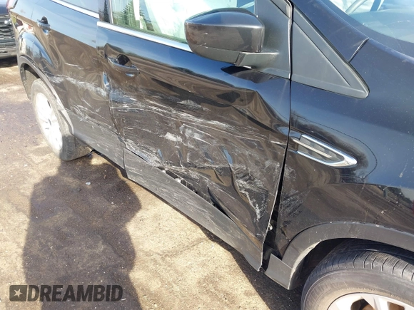 2019 Ford Escape SE z VIN 1FMCU9GD6KUC50283, wystawiony jako IAAI lot #41941204 z przebiegiem 53 417 mil mil oraz . Historia ofert i sprzedaży dostępna na DreamBid. Obrazek 6.