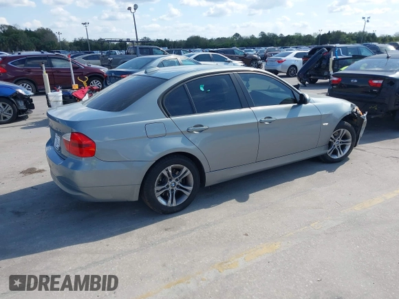 2008 BMW 3 Series 328xi z VIN WBAVC93558K036126, wystawiony jako IAAI lot #41520761 z przebiegiem 96 034 mil mil oraz . Historia ofert i sprzedaży dostępna na DreamBid. Obrazek 4.
