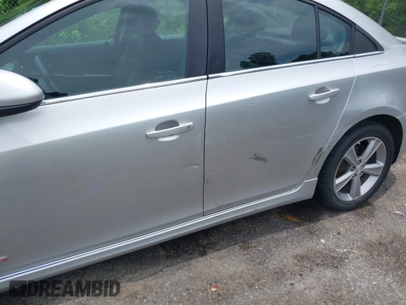 2014 Chevrolet Cruze 2LT z VIN 1G1PE5SB6E7270997, wystawiony jako IAAI lot #42323955 z przebiegiem 146 752 mil mil oraz . Historia ofert i sprzedaży dostępna na DreamBid. Obrazek 6.