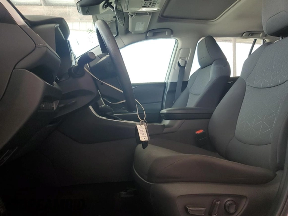 2022 Toyota RAV4 XLE with VIN 2T3W1RFV7NW233780, listed as a Copart auction lot 55099615 with 28,819 mi miles and Non repairable. Bid and sale history available at DreamBid. Image 7.