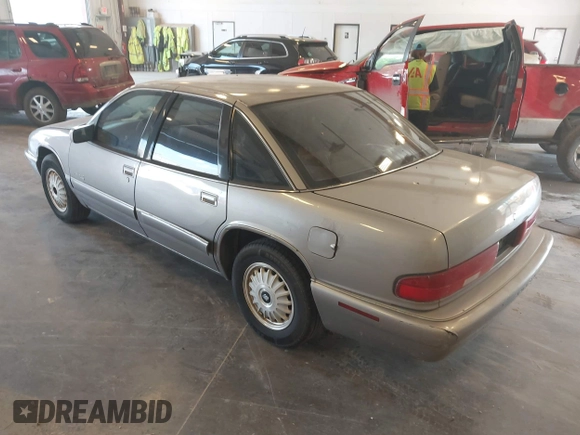 1996 Buick Regal Custom z VIN 2G4WB52M2T1462761, wystawiony jako IAAI lot #42483788 z przebiegiem 156 925 mil mil oraz . Historia ofert i sprzedaży dostępna na DreamBid. Obrazek 3.