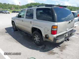 2005 Chevrolet Tahoe LT z VIN 1GNEK13T35R196103, wystawiony jako IAAI lot #42053184 z przebiegiem 326 536 mil mil oraz . Historia ofert i sprzedaży dostępna na DreamBid. Obrazek 3.