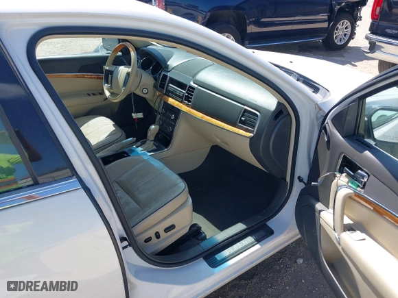 2011 Lincoln MKZ with VIN 3LNHL2GC2BR752903, listed as a IAAI auction lot 41758756 with 100,686 mi miles. Bid and sale history available at carsss.com. Image 5.