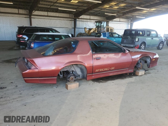 1989 Chevrolet Camaro z VIN 1G1FP21F7KL137015, wystawiony jako Copart lot #46108305 z przebiegiem 78 714 mil mil oraz Szkoda całkowita • Salvage title. Historia ofert i sprzedaży dostępna na DreamBid. Obrazek 3.