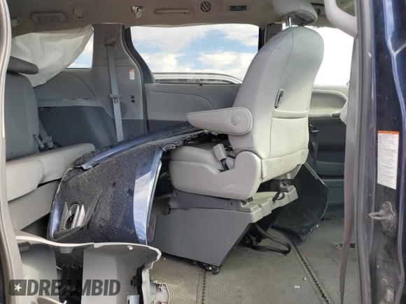 2019 Toyota Sienna XLE Auto Access Seat with VIN 5TDYZ3DCXKS012185, listed as a Copart auction lot 67488644 with 60,840 mi miles and Salvage Title. Bid and sale history available at carsss.com. Image 12.